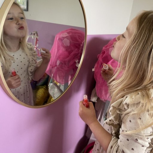 Lege-make-up der både føles ægte og er skånsom mod sart børnehud