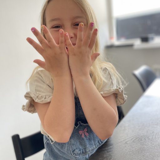 Lege-make-up der både føles ægte og er skånsom mod sart børnehud