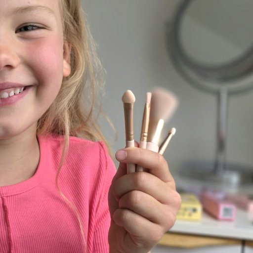 Et farverigt univers af glimmer, leg og kreativ udfoldelse