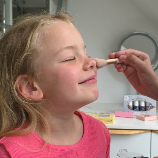 Et farverigt univers af glimmer, leg og kreativ udfoldelse