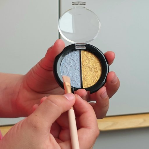 Et farverigt univers af glimmer, leg og kreativ udfoldelse