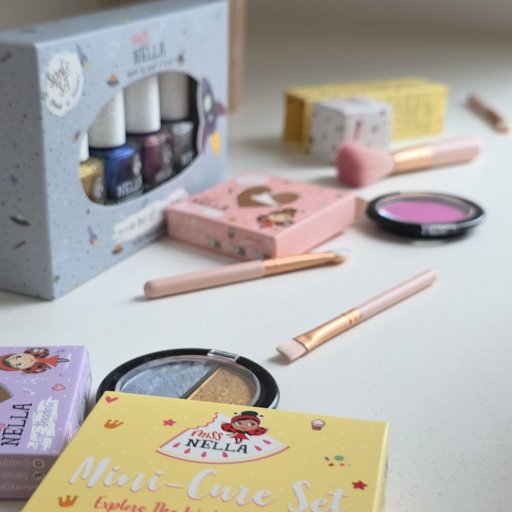 Et farverigt univers af glimmer, leg og kreativ udfoldelse