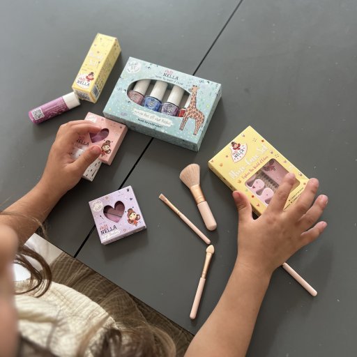 Børnevenlige produkter der gør legen foran spejlet ekstra sjov.