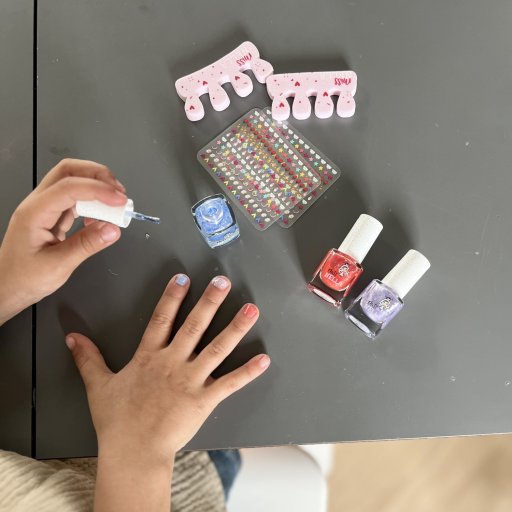 Børnevenlige produkter der gør legen foran spejlet ekstra sjov.