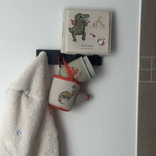 Farver, dinosaurer og tryg badetid – Filibabba gør badet både sjovere og mere sikkert