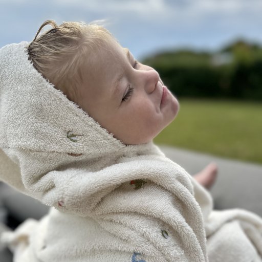 Farver, dinosaurer og tryg badetid – Filibabba gør badet både sjovere og mere sikkert