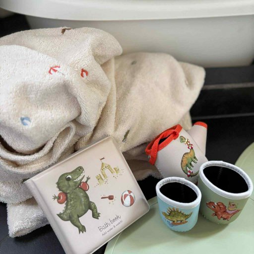 Praktiske badeprodukter med masser af leg, tryghed og blød komfort