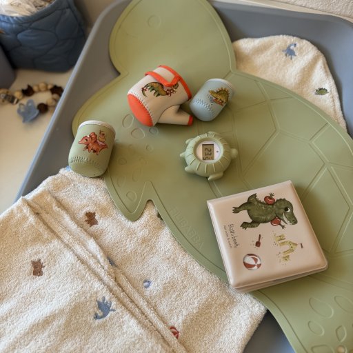 Skildpadder, dinosaurer og lune håndklæder – en hyggelig badeoplevelse for de små