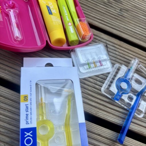 CURAPROX rejsesæt og Prime start sæt – alt til god mundhygiejne samlet i et kompakt og praktisk form