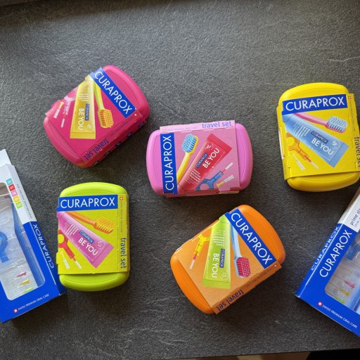 CURAPROX rejsesæt og Prime start sæt – alt til god mundhygiejne samlet i et kompakt og praktisk form