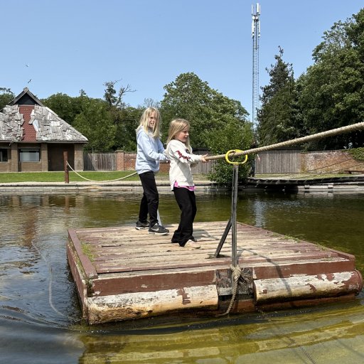 Abebussen og dyreoplevelser på tæt hold i Knuthenborg