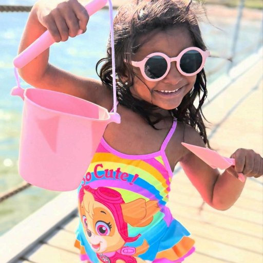 Farverige sommerprodukter, der inviterer til nærvær, nysgerrighed og leg i det fri