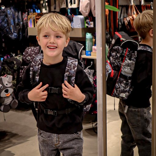 Felix med sin JEVA Beginners – den første skoletaske, der gjorde skolestarten ekstra stor