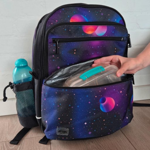 JEVA Square i Jupiter-print – en rummelig og ergonomisk skoletaske til de større skolebørn
