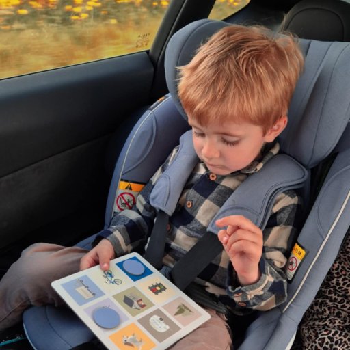 Dino-print og køreglæde – FILIBABBA gjorde Noah klar til sommerens lange bilture