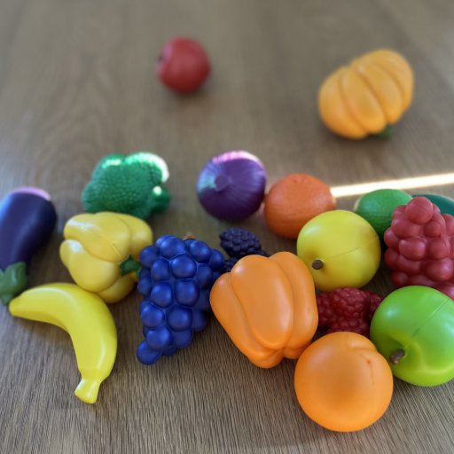 Sortering, farver og fantasifuld leg med frugt- og grøntsagssættet