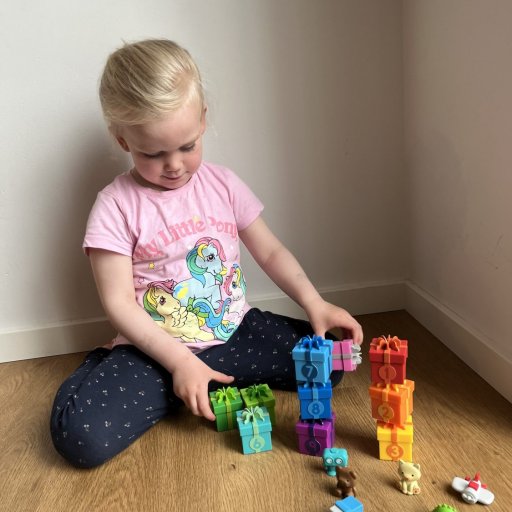 Sortering, farver og fantasifuld leg med frugt- og grøntsagssættet