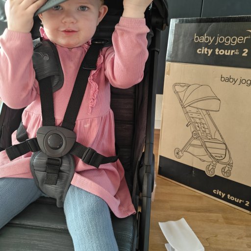 Edith tester Baby Jogger City Tour 2 – en let og kompakt klapvogn klar til både hverdag og ferie