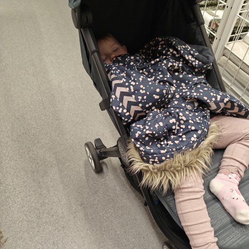 Edith tester Baby Jogger City Tour 2 – en let og kompakt klapvogn klar til både hverdag og ferie