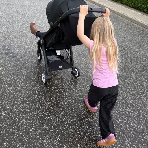 Baby Jogger City Tour 2 – en praktisk rejseklapvogn, der fylder minimalt men kan det hele
