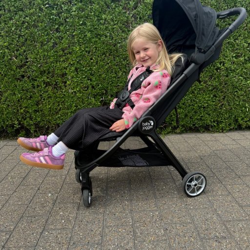 Baby Jogger City Tour 2 – en praktisk rejseklapvogn, der fylder minimalt men kan det hele