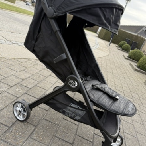 Baby Jogger City Tour 2 – en praktisk rejseklapvogn, der fylder minimalt men kan det hele