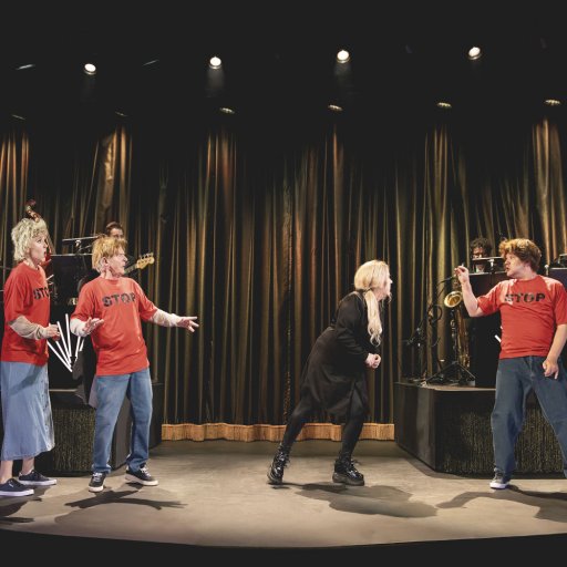 Glassalen i Tivoli danner rammen om Tivolirevyen 2025 (fotos af Camilla Winther)