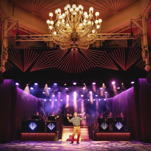 Glassalen i Tivoli danner rammen om Tivolirevyen 2025 (fotos af Camilla Winther)