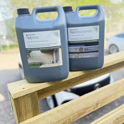 Charmilie har behandlet det nye hegn med trærens og imprægnering fra Innocare