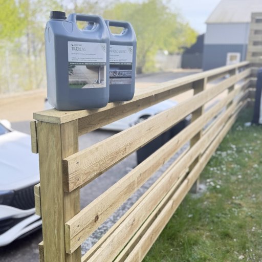 Charmilie har behandlet det nye hegn med trærens og imprægnering fra Innocare