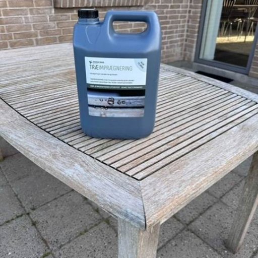 Armina og Rasmus giver havens fliser, murværk og træ nyt liv med Innocare