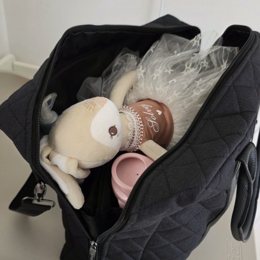 Irina bruger Perfect Black pusletasken til hverdag med sin datter