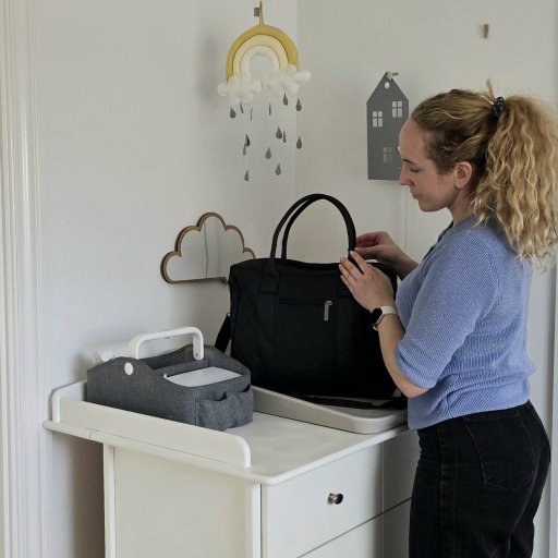 Irina bruger Perfect Black pusletasken til hverdag med sin datter