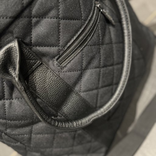 Christina bruger pusletasken fra Manostiles på tur med Matheo