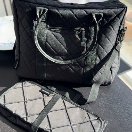 Christina bruger pusletasken fra Manostiles på tur med Matheo