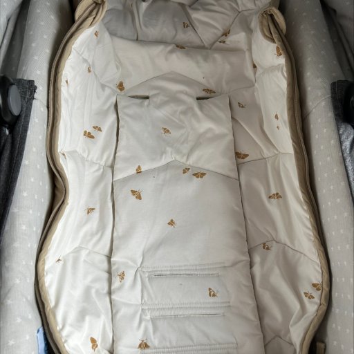 Lucas tester Voksi Explorer i både autostol, klapvogn og barnevogn