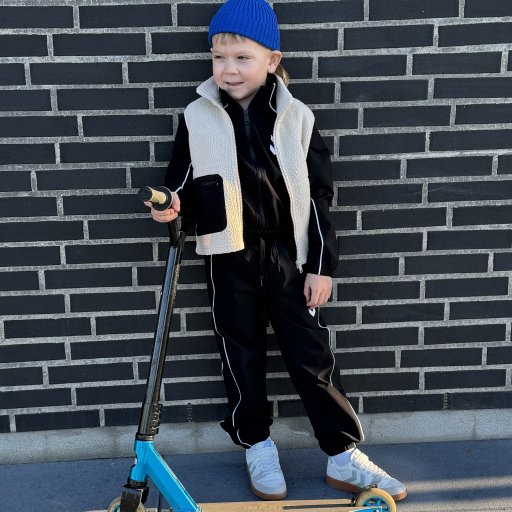 Lag-på-lag styles fra Hummel Kids – klar til en aktiv hverdag