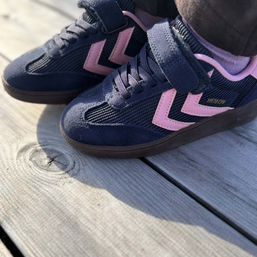 Lag-på-lag styles fra Hummel Kids – klar til en aktiv hverdag