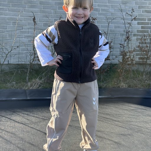 Slidstærkt tøj til leg, bevægelse og mange vaske