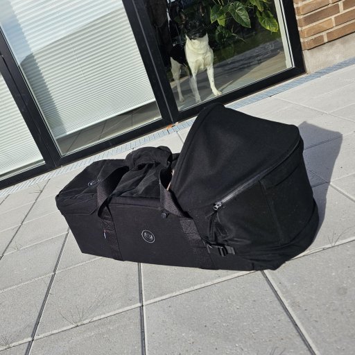 Babynest, lift og legetĂŠppe i Ă©t â nemt at tage med overalt