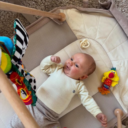 Babynest, lift og legetĂŠppe i Ă©t â nemt at tage med overalt