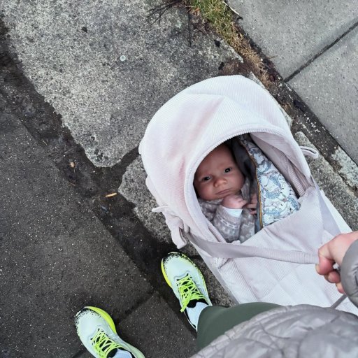 Babynest, lift og legetĂŠppe i Ă©t â nemt at tage med overalt