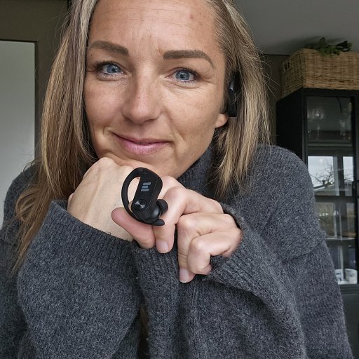 Komplet lydoplevelse med earbuds og trådløs oplader