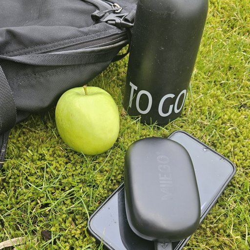 Komplet lydoplevelse med earbuds og trådløs oplader