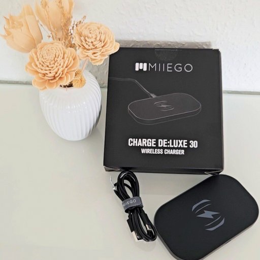 Minimalistisk og stilren trådløs oplader i aluminium