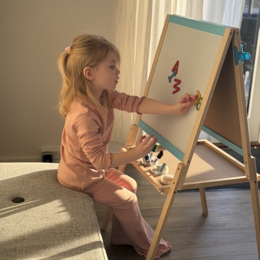 Kreativ leg med tegning, bogstaver og læring