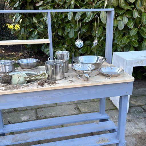 Udeleg med fantasi, sand og masser af leg