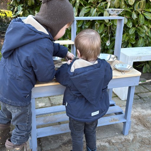 Udeleg med fantasi, sand og masser af leg