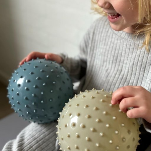 Sanseleg med fart på: balance, boldspil og bevægelse