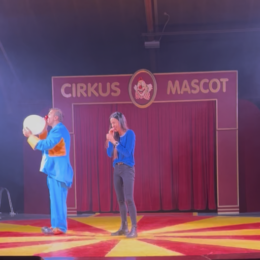 Grin og gøgl i børnehøjde hos Cirkus Mascot